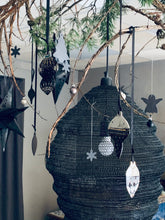Įkelti vaizdą į galerijos peržiūros priemonę, Merry Christmas tree toys set from black porcelain