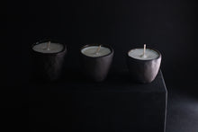 Įkelti vaizdą į galerijos peržiūros priemonę, Rankų darbo kvapnioji sojų vaško žvakė &quot;Nr.7 NEPTŪNAS&quot;