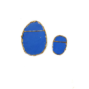 Dideli asimetriški ovalūs mėlyno porceliano auskarai