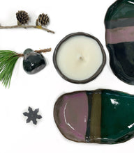 Įkelti vaizdą į galerijos peržiūros priemonę, Dark ceramic candle holder for a thin candle FIG violet