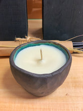 Įkelti vaizdą į galerijos peržiūros priemonę, Rankų darbo kvapnioji sojų vaško žvakė &quot;Nr.7 NEPTŪNAS&quot;
