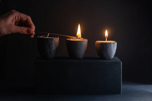 Rankų darbo sojų vaško kvapioji žvakė "Nr.4 URANAS" (midi)