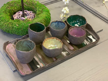 Įkelti vaizdą į galerijos peržiūros priemonę, A set of THREE dark ceramic mini bowls and a tray