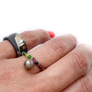 Bright agate beads ring with a platinum plated black porcelain bubble "FRIDA"