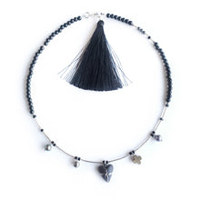 Įkelti vaizdą į galerijos peržiūros priemonę, Black heart porcelain necklace