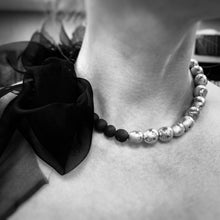 Įkelti vaizdą į galerijos peržiūros priemonę, Precious black porcelain necklace NOVEMBER
