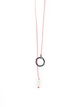 Įkelti vaizdą į galerijos peržiūros priemonę, Minimal style delicate necklace with pearls THE HOOP