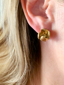 Golden flowers black porcelain earrings (midi)