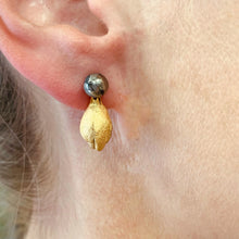 Įkelti vaizdą į galerijos peržiūros priemonę, Blue porcelain earrings LOBELIA