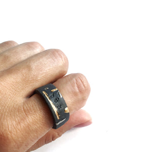 Black porcelain ring b. ū. k