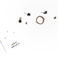 Įkelti vaizdą į galerijos peržiūros priemonę, LEONARDO BLACK GAMES black porcelain earrings
