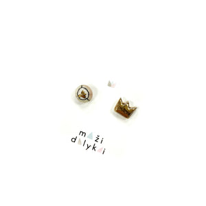 Mini ceramic earrings with a golden crown