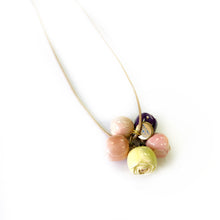 Įkelti vaizdą į galerijos peržiūros priemonę, Ceramic pendant &quot;Buquet of summer roses&quot;