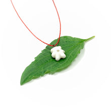 Įkelti vaizdą į galerijos peržiūros priemonę, White porcelain pendant &quot;White hugs&quot;