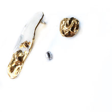 Įkelti vaizdą į galerijos peržiūros priemonę, White porcelain earrings GOLDEN OSTREA EDULIS