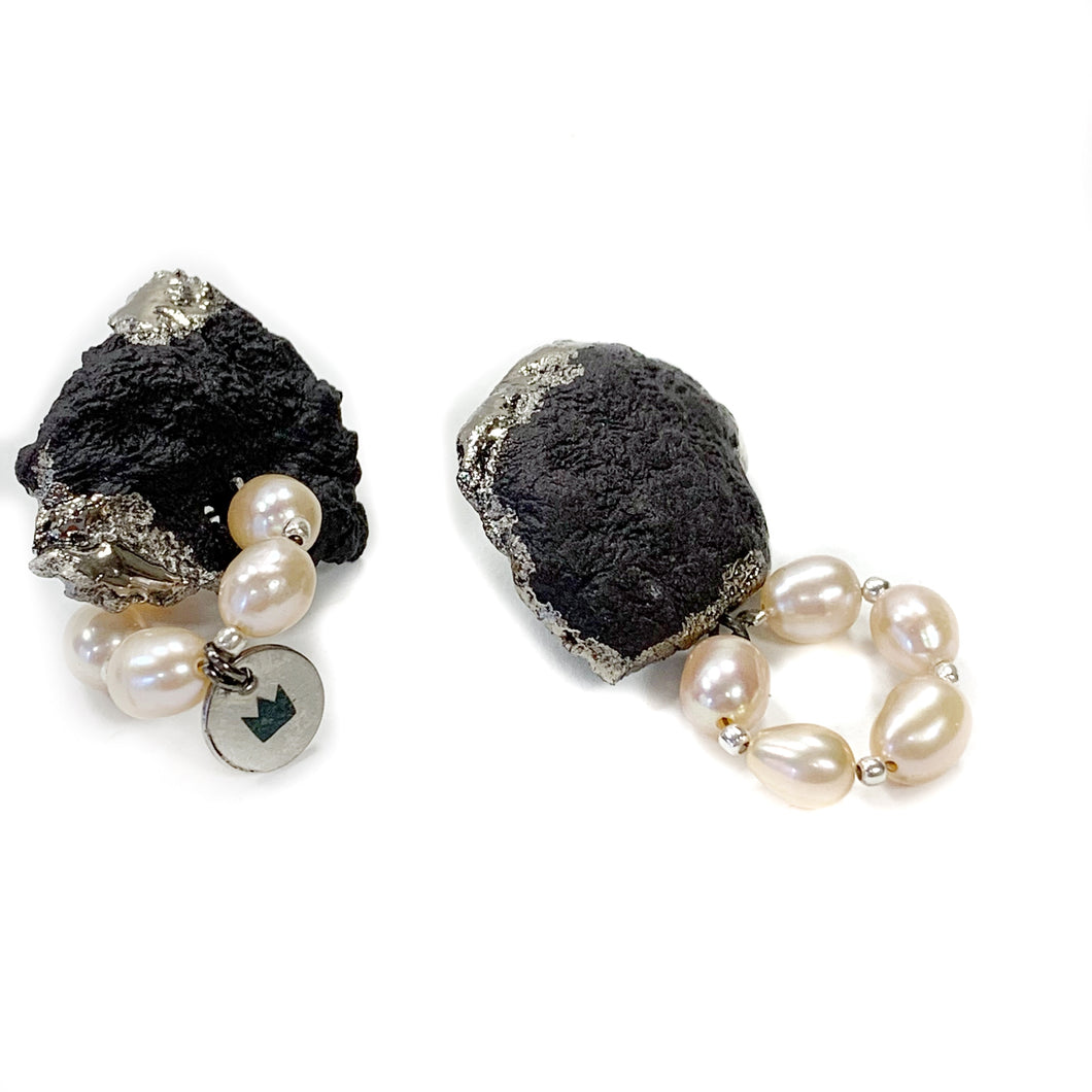 Black porcelain luxurious earrings MOUNTAINS & PEARLS 2