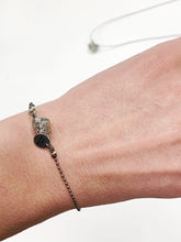 Įkelti vaizdą į galerijos peržiūros priemonę, Unisex mini bracelet with a platinum nugget