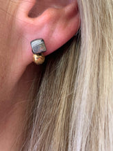 Įkelti vaizdą į galerijos peržiūros priemonę, Black porcelain mini mismatched earrings LEONARDO GAMES