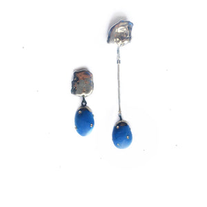 Blue porcelain “Cocoon earrings” in platinum