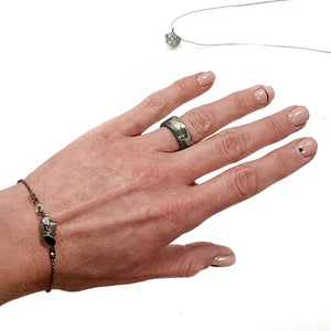 Unisex mini bracelet with a platinum nugget