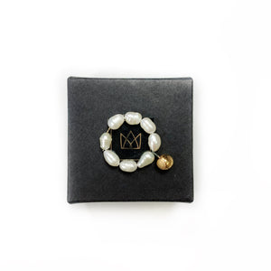 Pearls ring with a black porcelain bubble JOHANNES