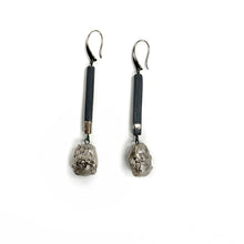 Įkelti vaizdą į galerijos peržiūros priemonę, Black porcelain earrings METEO Platinum