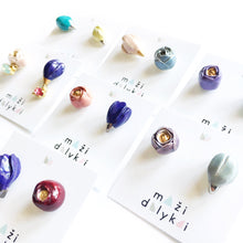 Įkelti vaizdą į galerijos peržiūros priemonę, Ceramic FLORA earrings (aqua and violet)
