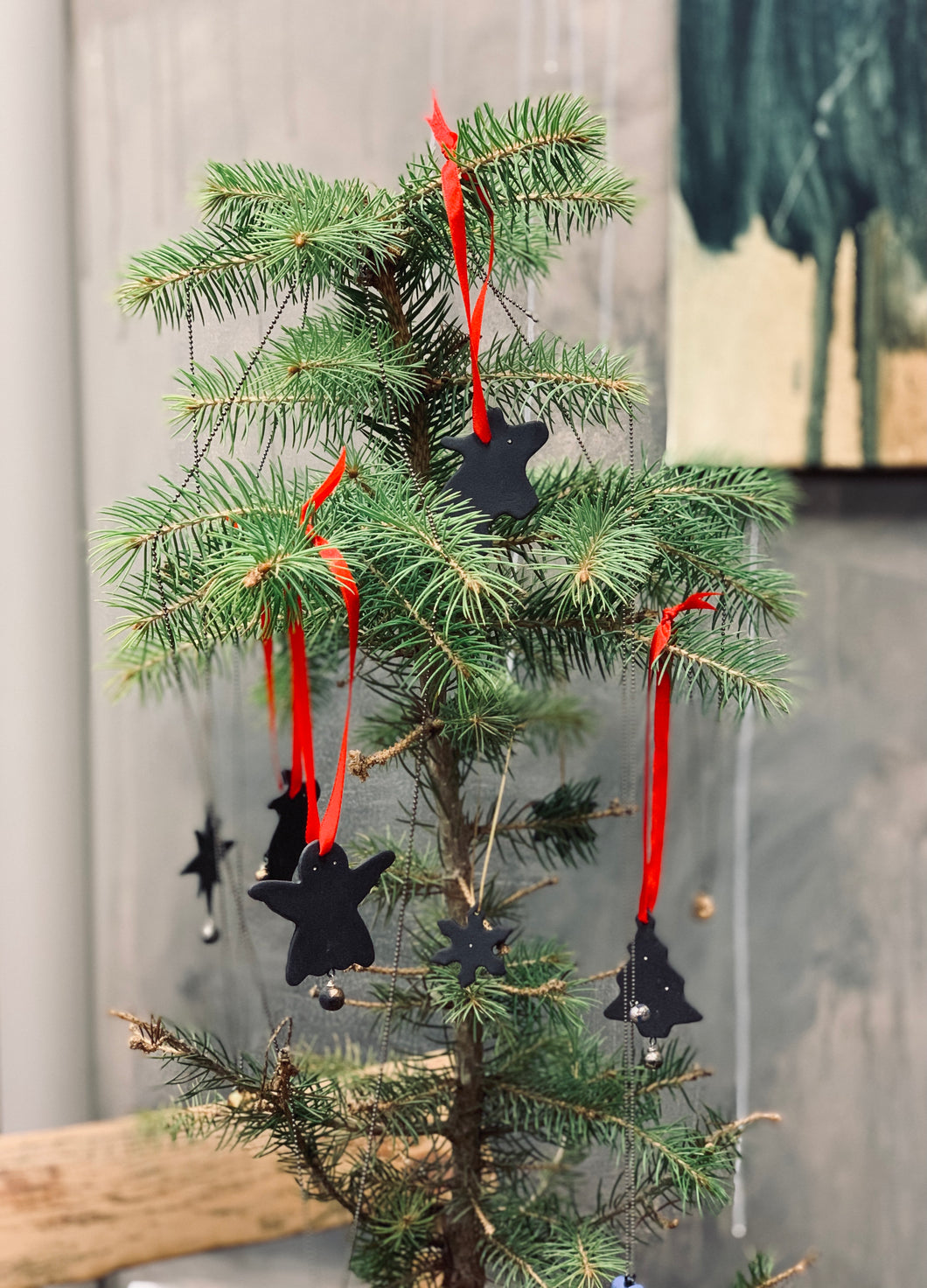 Christmas tree decorations made from black porcelain